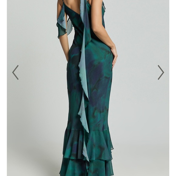 Elegant Red Floral Off-Shoulder Dress - Picture 5 of 6